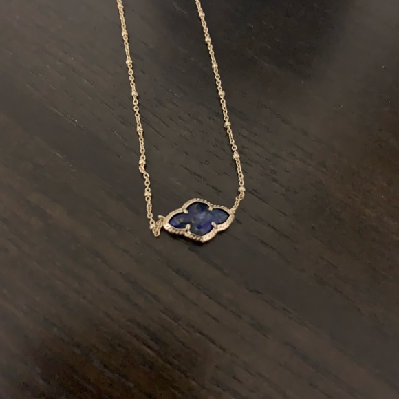 Kendra Scott Abbie pendant NWT - Picture 2 of 3